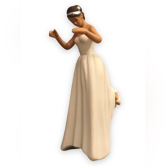 True Romance Cake Toppers: Bride + Groom - Picture 6 of 12